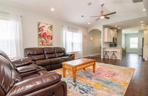 North Myrtle Beach House | Flamingo Hideaway Modern House w Elevator
