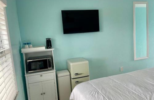 Mid Island Hotel | Flamingo Inn