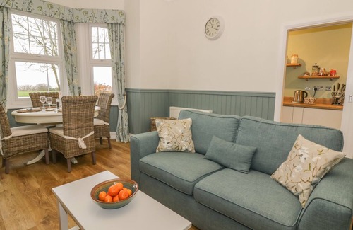 Frinton-on-Sea Cottage | FLAT 1, CAMBRIDGE COURT, family friendly in Frinton-On-Sea