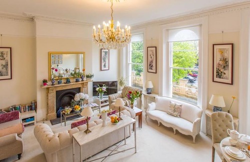 Montpellier Apartment | Flat 3, 6 Lypiatt Terrace Cheltenham Gloucestershire Gl50 2sx