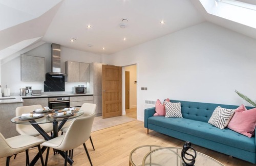 Leatherhead Apartment | Flat 7 Leatherhead