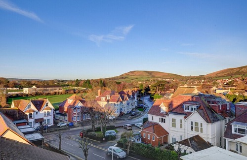 Swanage Apartment | Flat 9 Broadleys - Three Bedroom Apartment, Sleeps 6