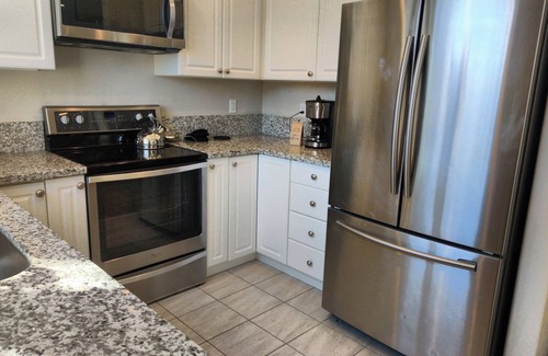 Petaluma House | Flat at the Cork Oak · Sunny, central, quiet flat + yard