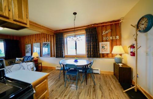 Homer Bed & Breakfast | Flat Fish Lodge B&B and Event Center