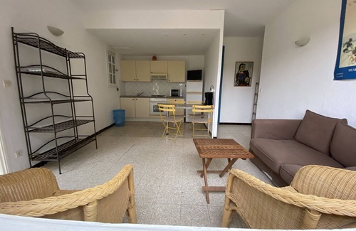 Meze Apartment | Flat in a beautiful building with pool