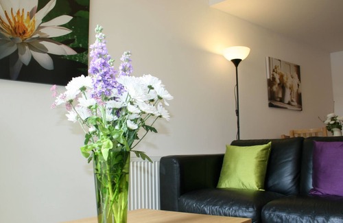 East End Apartment | Flat on the Green 6. Modern 2 bed apartment adjacent to Glasgow Green