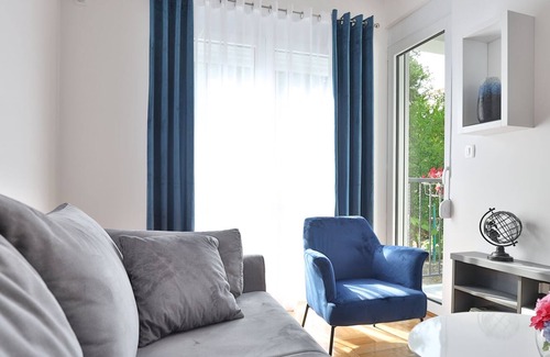 Velji Vinogradi Apartment | Flat w Balcony 3 min to Beach Near Budva Old Town
