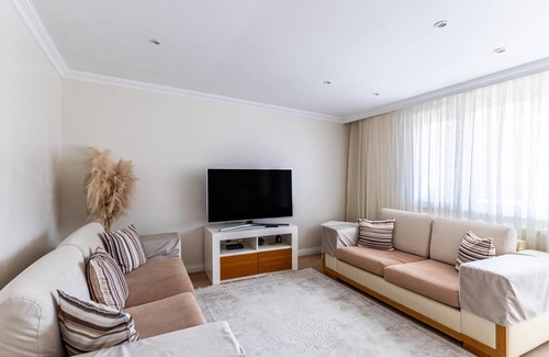 Sariyer Apartment | Flat w Balcony 5 min to Coast and Ferry in Sariyer