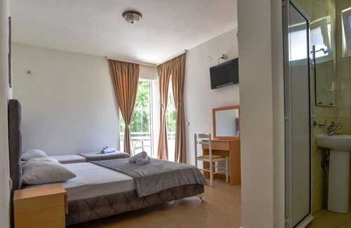 Gjerana Apartment | Flat w Garden 5 min to Miami Beach in Ulcinj