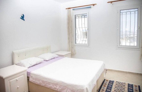 Geris Apartment | Flat w Garden and Terrace, 5 min to beach