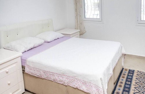 Geris Apartment | Flat w Garden and Terrace, 5 min to beach