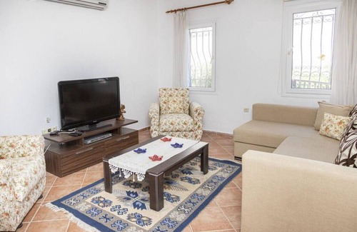 Geris Apartment | Flat w Garden and Terrace, 5 min to beach