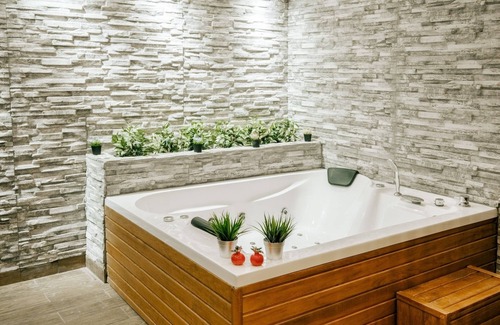Yakuplu Apartment | Flat w Jacuzzi 2 min to Metro, Near Marmara Park