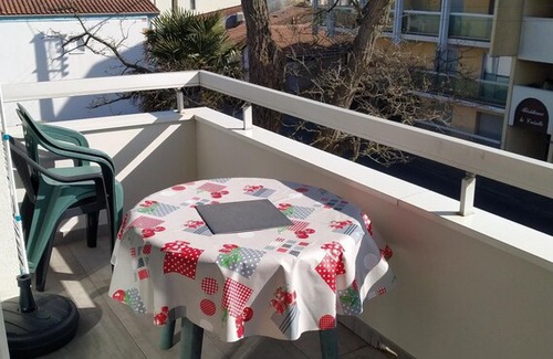 Arcachon Apartment | Flat with BALCONY 50m from the BEACH