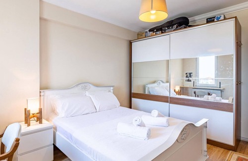 Pendik Apartment | Flat with Shared Pool near Sabiha Gokcen Airport