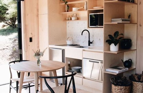 Waiheke Island Apartment | Fleetwood Studio - Unit Two