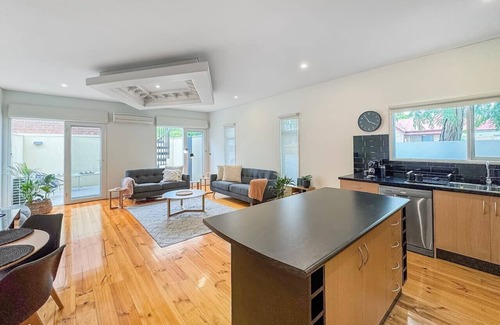 Ascot Vale House | Flemington Escape with private rooftop area