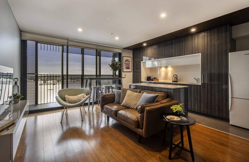 Adelaide Central Business District Apartment | Flinders St Apartment:Parking & Breakfast Included