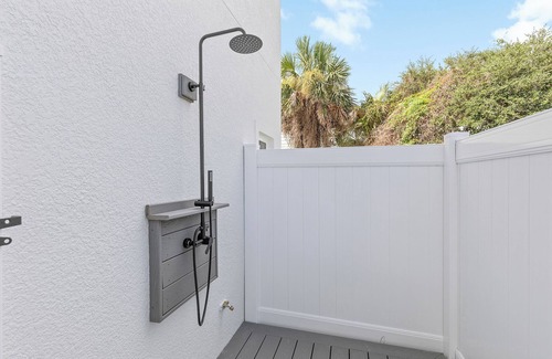 New Smyrna Beach House | 🌊 Flip Flop North Studio | Dog Friendly, 400 Ft to Beach + King Bed