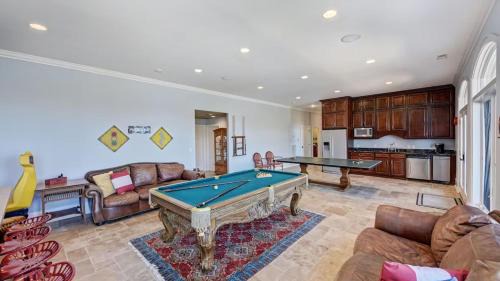 Mooresville House | Flip Flop Therapy by AvantStay Lakefront Home w Game Room Dock Access