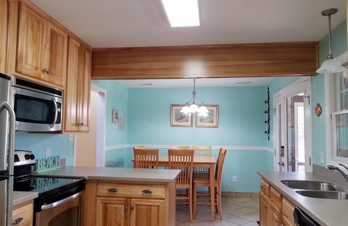 Ocracoke House | Flip Flops: Dog friendly, deck, screened porches, rooftop deck.