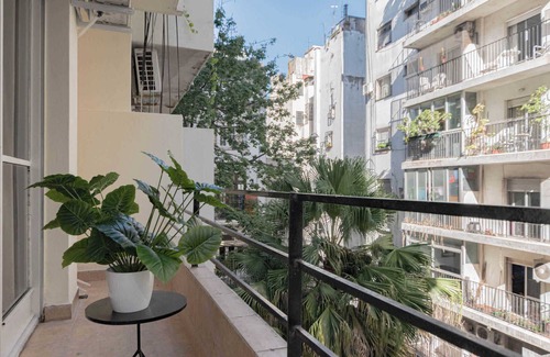Recoleta Apartment | Fliphaus + Junin 1200 - 2 Bd in Recoleta