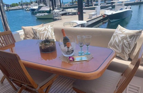 Adelaide Boat Rental | Floating 5-Star accommodations with Luxury Resort Amenities