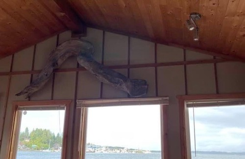 Tofino Cabin | Floating Cabin