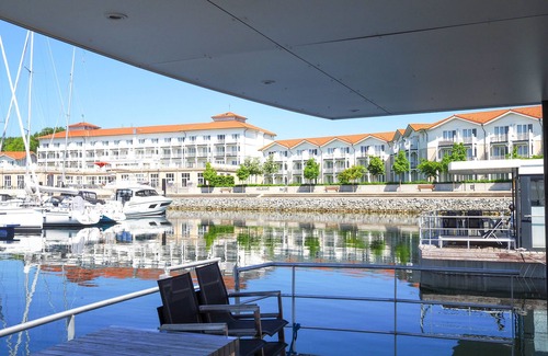 Boltenhagen House | Floating 44 in Boltenhagen - Festliegende Hausboot in der Weißen Wiek