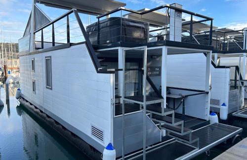 Seca Apartment | Floating House - SEA SUITE