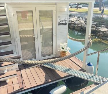 Seca Apartment | Floating house SOPHY