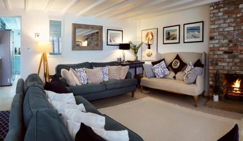 Muston House | Flora Dora - Luxury cottage - modern - central - ideal for groups and families