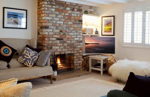 Muston House | Flora Dora - Luxury cottage - modern - central - ideal for groups and families