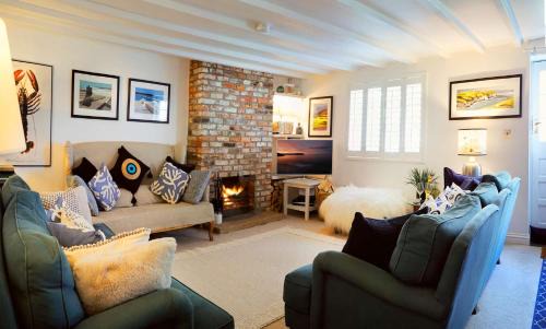 Muston House | Flora Dora - Luxury cottage - modern - central - ideal for groups and families