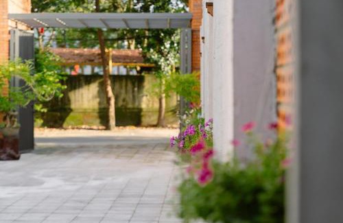 Hue Villa | Floral Hue Garden & Riverside Villa