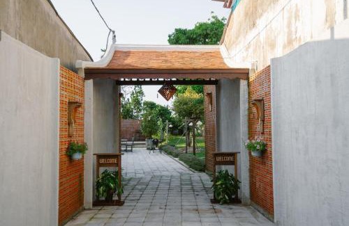 Hue Villa | Floral Hue Garden & Riverside Villa