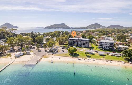 Nelson Bay Apartment | Florentine, 8 11 Columbia Close - opposite the beach with Air con and water views