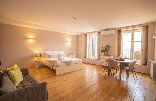 Centro / Baixa Apartment | FLORES 36 by YoursPorto