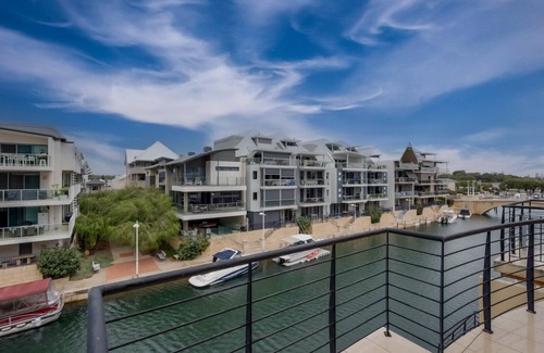 Mandurah House | Florian on Mews - 5 Bedroom Townhouse
