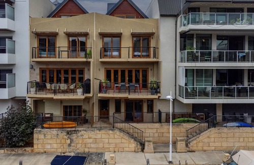 Mandurah House | Florian on Mews - 5 Bedroom Townhouse