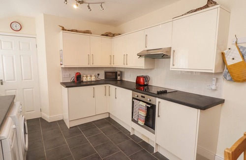 Reynoldston Cottage | FLORIDA COTTAGE, family friendly, with a garden in Reynoldston