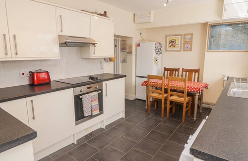 Reynoldston Cottage | FLORIDA COTTAGE, family friendly, with a garden in Reynoldston