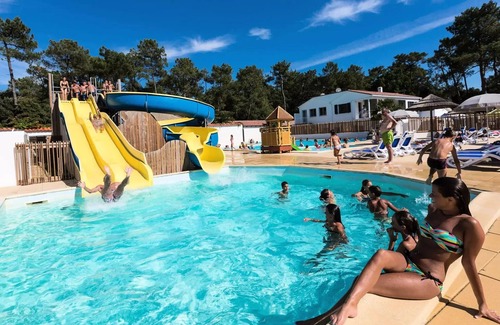 Les Conches House | Flower Camping Les Dunes * - Mobil Home Comfort 24m2 - 2 bedrooms - Large terrace + TV 4 people