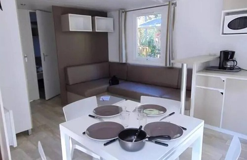 Avrille House | Flower Camping Beauchêne * - Mobile home Standard 38 m2/4 bedrooms - terrace 8 to 10 people - 8 pers. included in the tariff