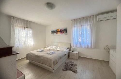 Medulin Apartment | Flowers Apartments Medulin, Fucane 2