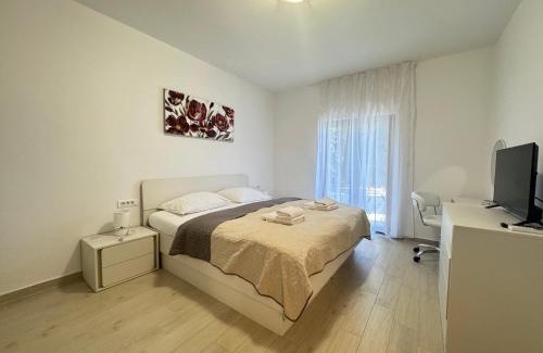 Medulin Apartment | Flowers Apartments Medulin, Fucane 2