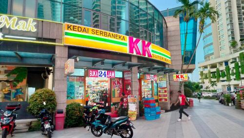 Central District Apartment | Flowers @ Country Garden Danga Bay
