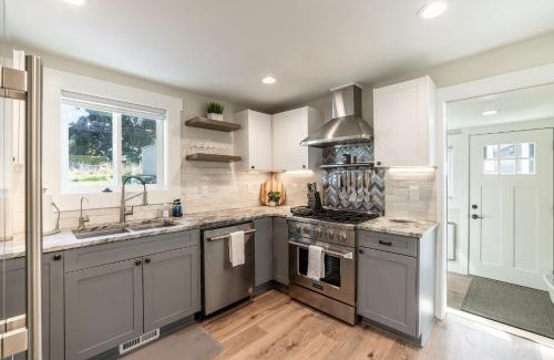 Coeur d'Alene House | Flying Colors Cottage Walk to Downtown