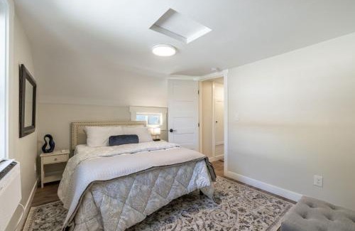 Coeur d'Alene House | Flying Colors Cottage Walk to Downtown