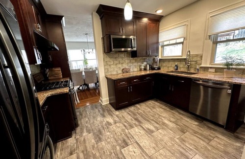 Roselawn Finance House | Flying Pigs | East Hyde Park